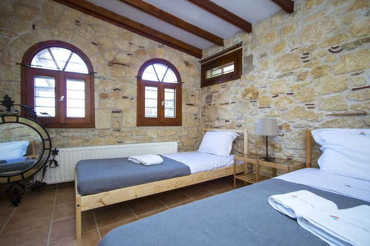 Room 4 of 14