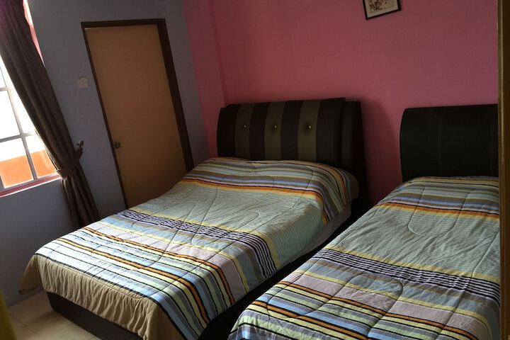 Room 8 of 33