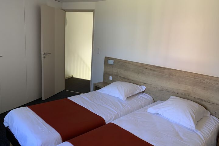 Room 10 of 37