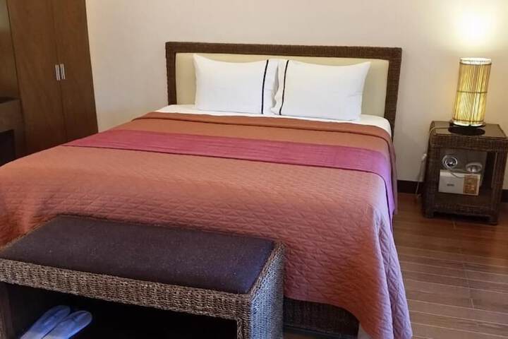 Room 6 of 75