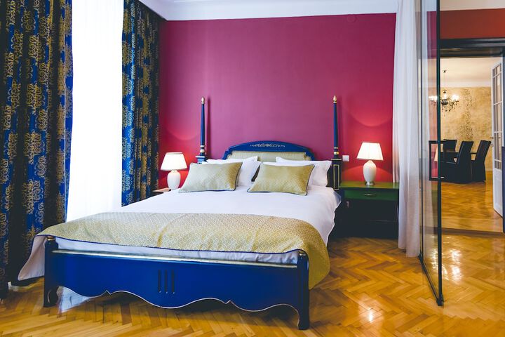 Room 6 of 22