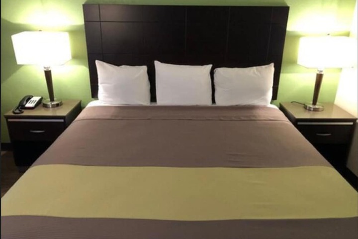 Room 13 of 27