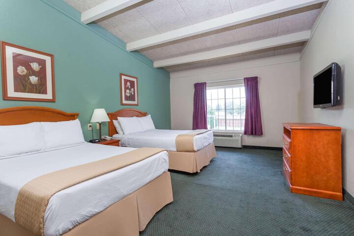 2 Double Beds (6 of 7)