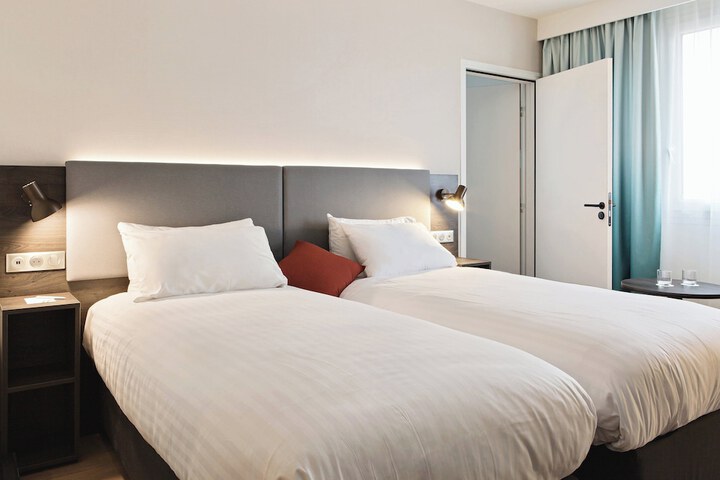 Room 10 of 46