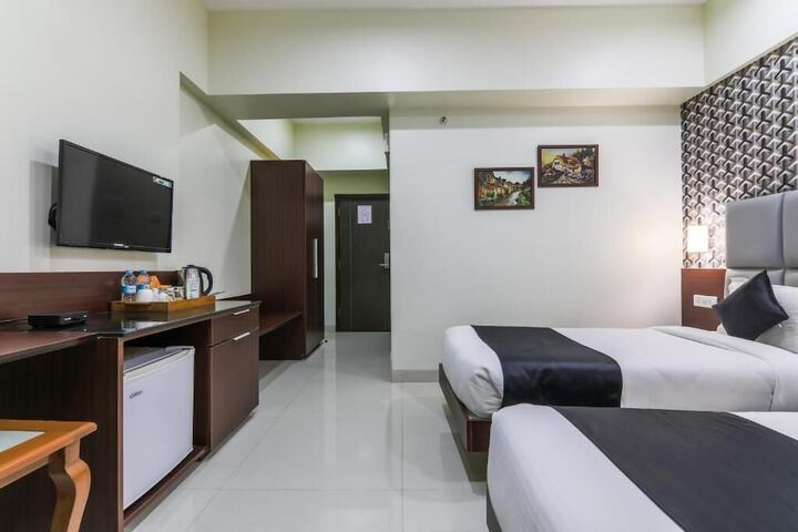 Room 11 of 27