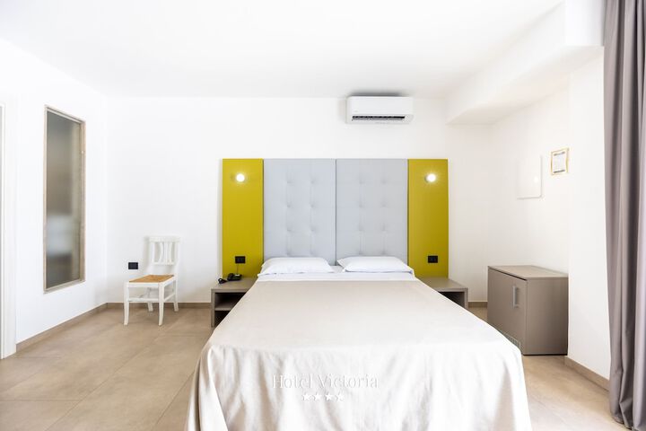 Room 28 of 125