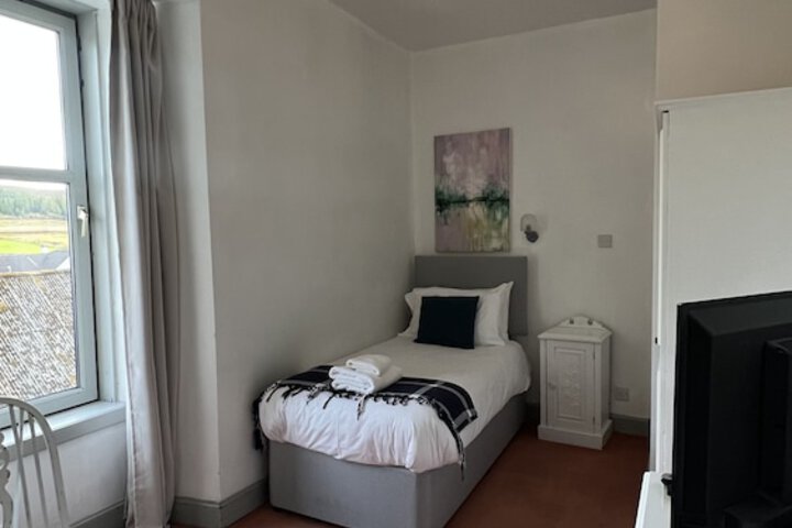 Room 10 of 14