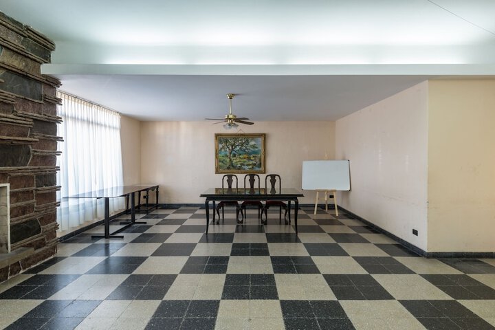 Room 25 of 40