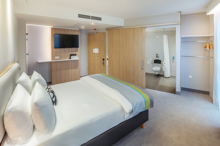 Room 13 of 53