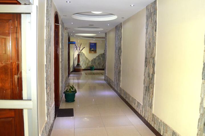 Ballroom/Hall 51 of 61