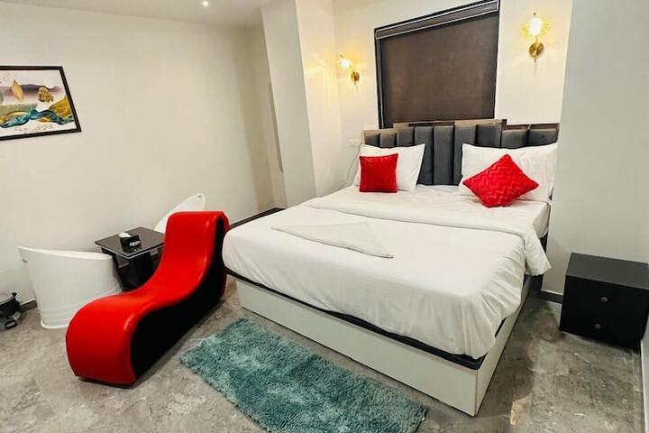 Room 9 of 24