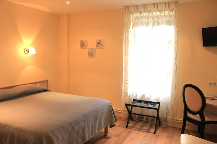 Room 8 of 23