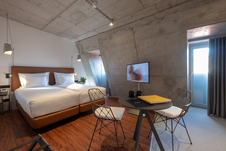 Room 6 of 40