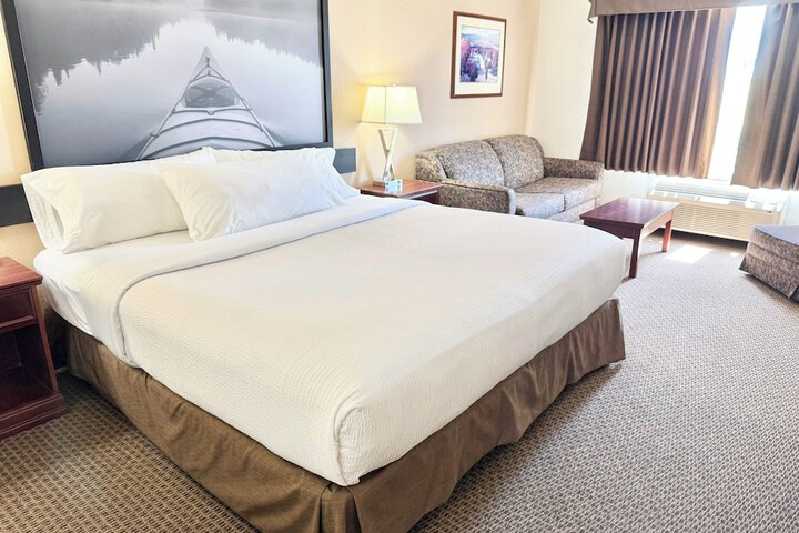 Room 8 of 25