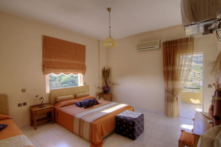 Room 2 of 74