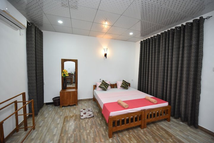 Room 11 of 24