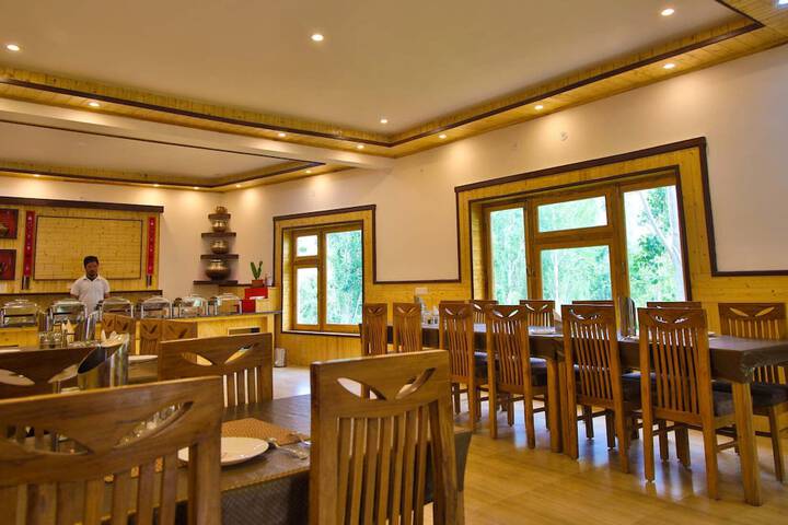 Dining 39 of 63