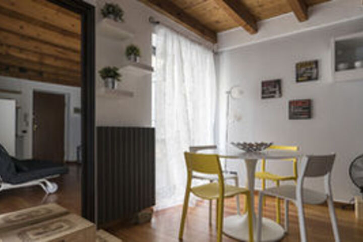 Room 7 of 12
