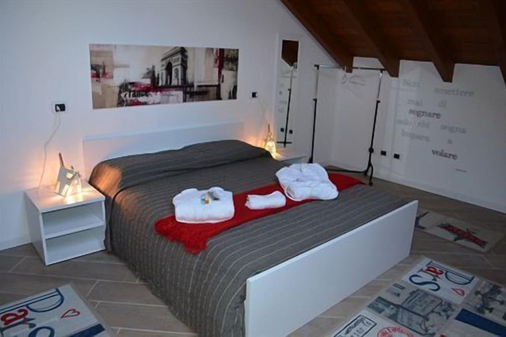 Room 10 of 22