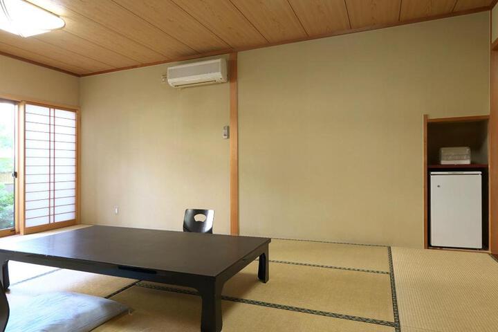 Room 3 of 32