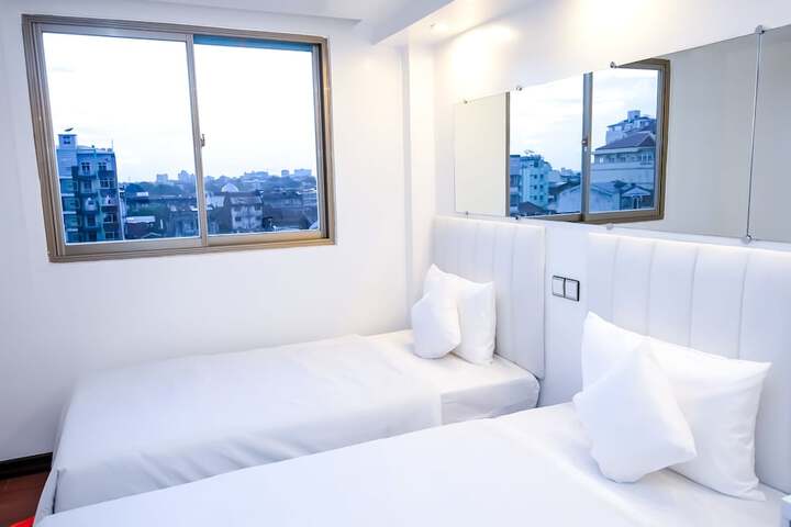 Room 10 of 66