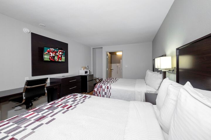 Double Deluxe King Bed (2 of 4)