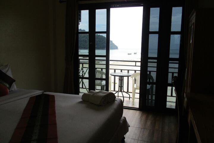 Room 12 of 60