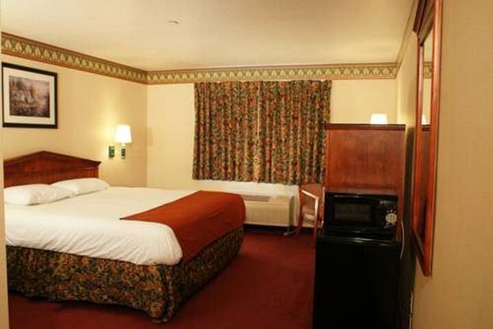 Room 7 of 18