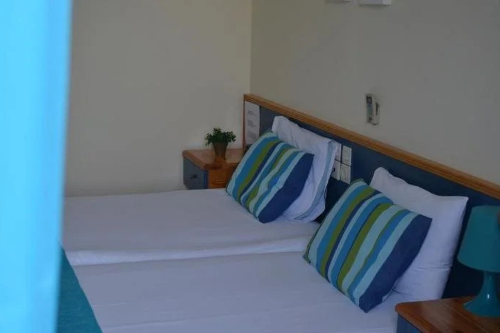 Room 5 of 9