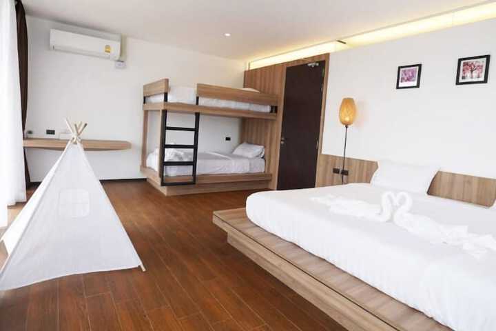 Room 12 of 35