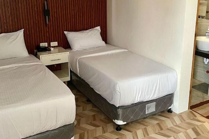 Room 4 of 15