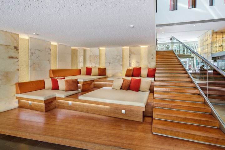 Ballroom/Hall 41 of 61