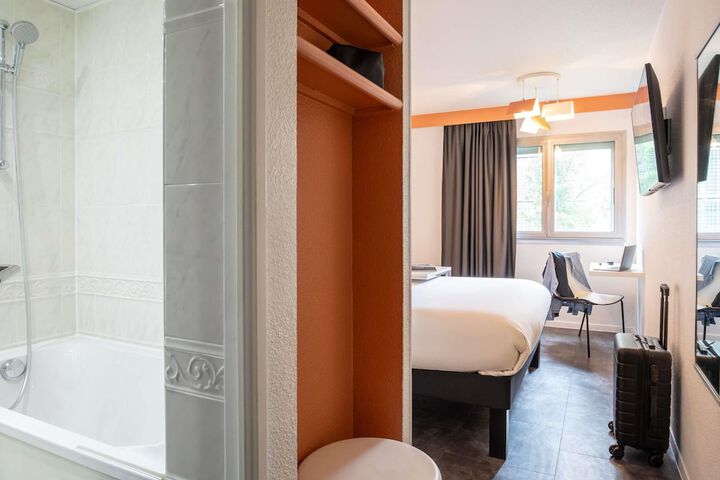 Room 48 of 125