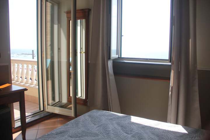 Room 4 of 37