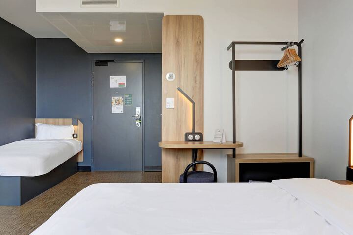 Room 28 of 64