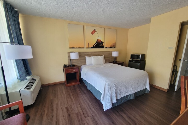 2 Queen Beds (4 of 12)