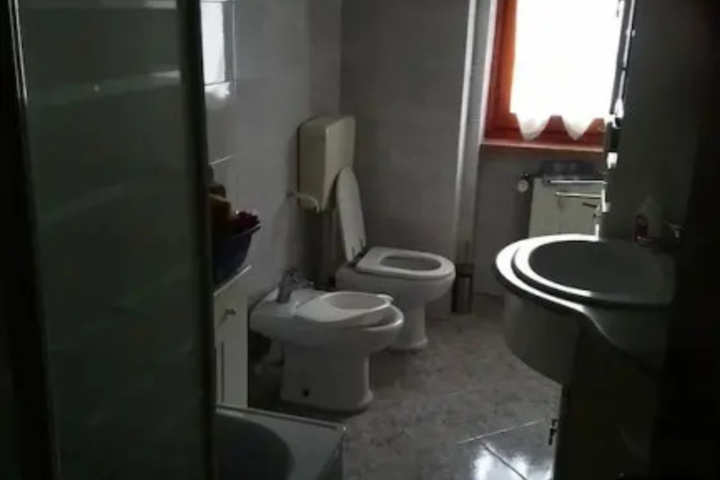 Room 6 of 10
