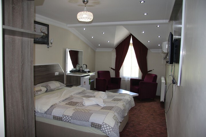 Room 7 of 28