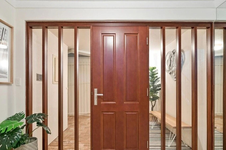 Room 12 of 19