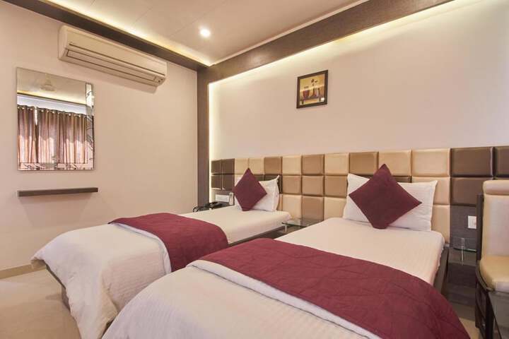 Room 6 of 19