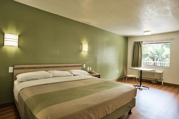 Queen Room with 2 Queen Beds Disability Accessible (3 of 19)