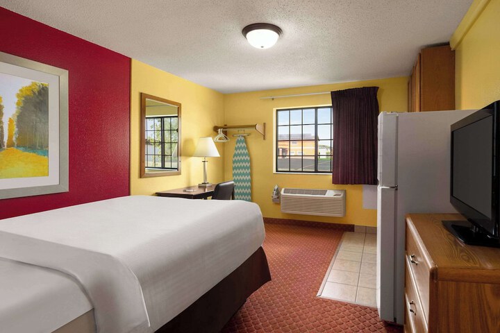 Room 18 of 38