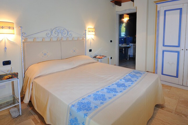 Room 8 of 37
