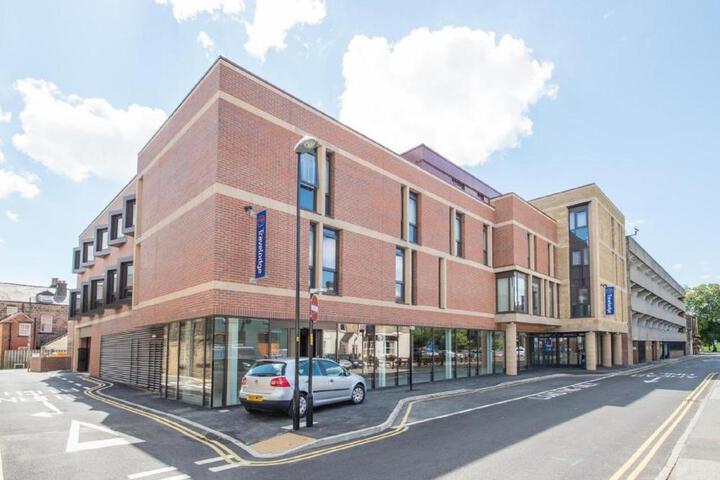Travelodge Harrogate West Park