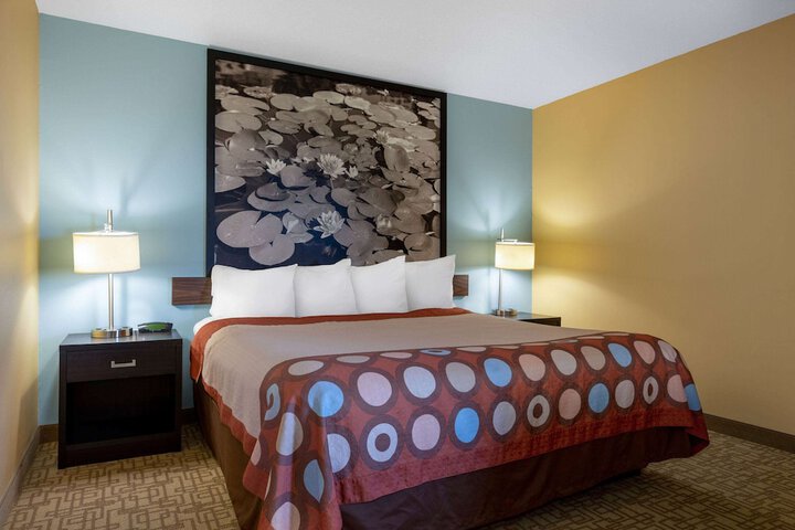 1 King Bed (4 of 21)