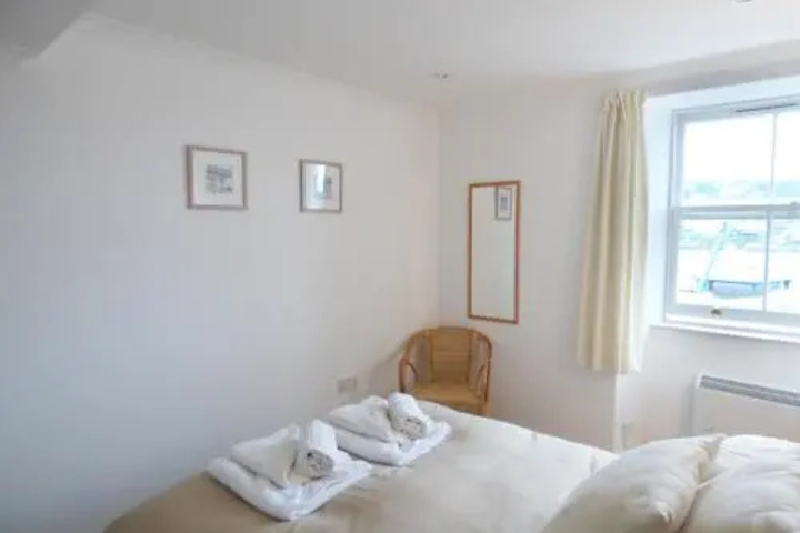 Room 3 of 10