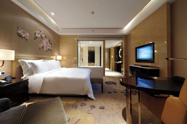 Room 25 of 100