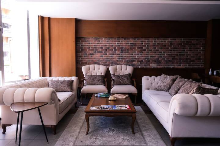 Entrance & Lobby