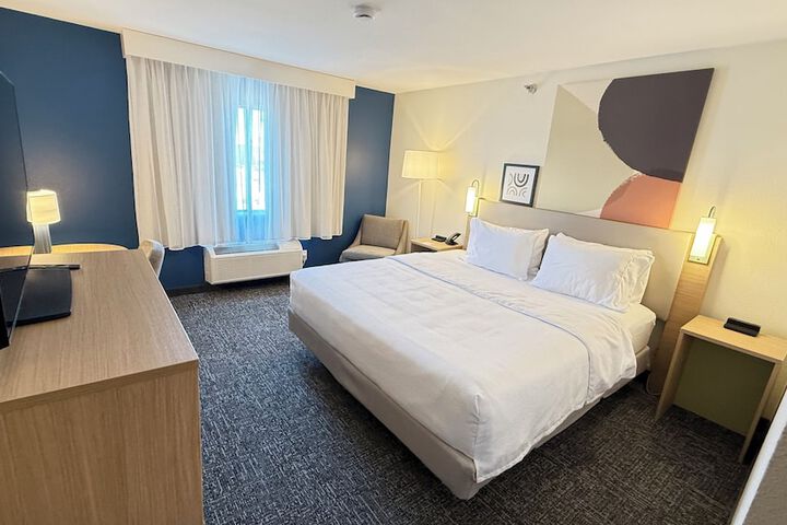 1 King Bed (12 of 25)