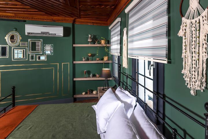 Room 32 of 58